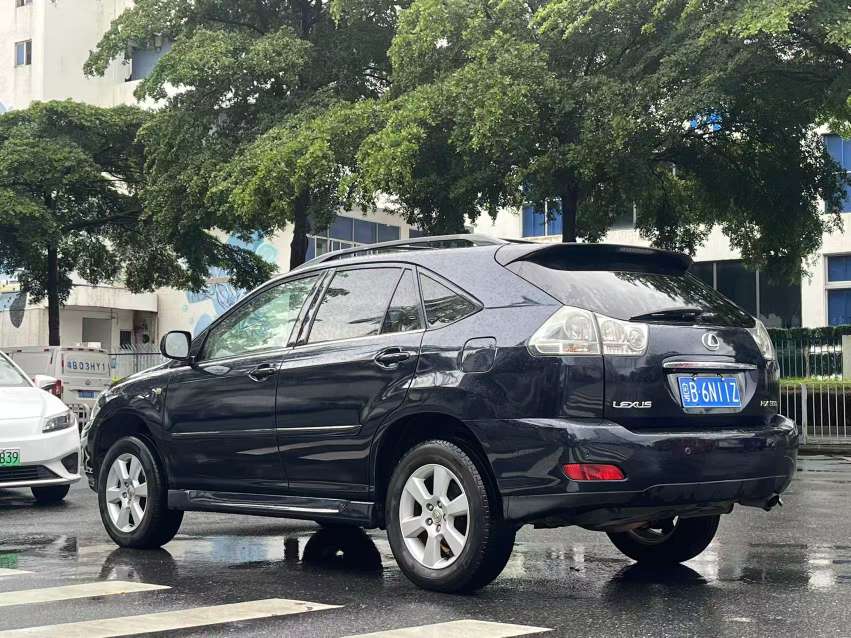雷克萨斯RX300 侧后方外观