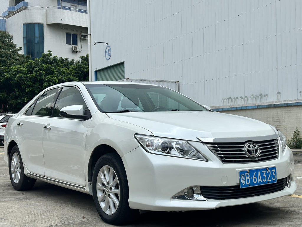 Toyota Camry 2013 White - Front Side View