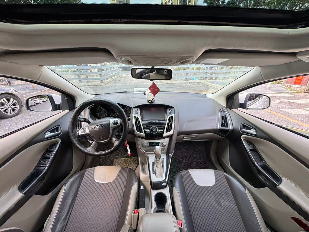Ford Focus 2012 rear interior - spacious 5-seater cabin with leather seats and sunroof
