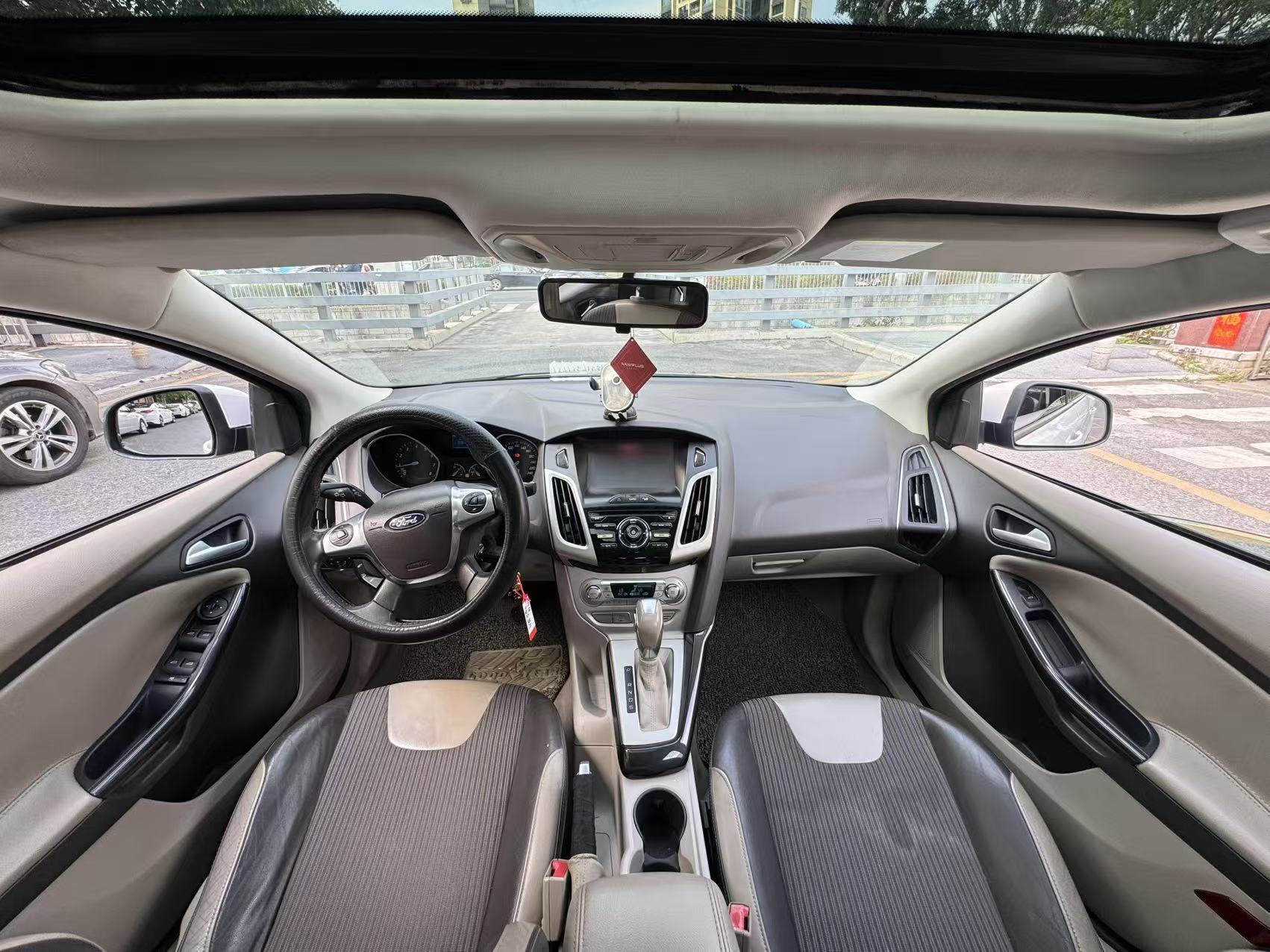 Ford Focus 2012 rear interior - spacious 5-seater cabin with leather seats and sunroof