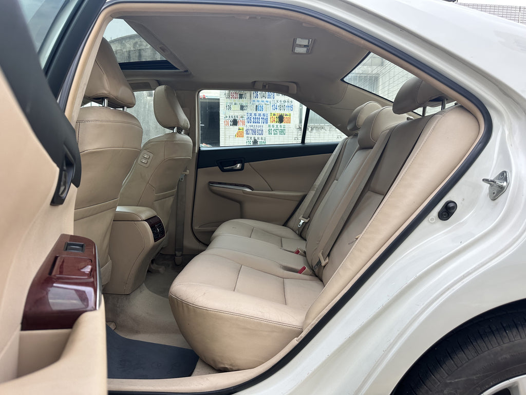 Toyota Camry 2013 White - Exterior Detail