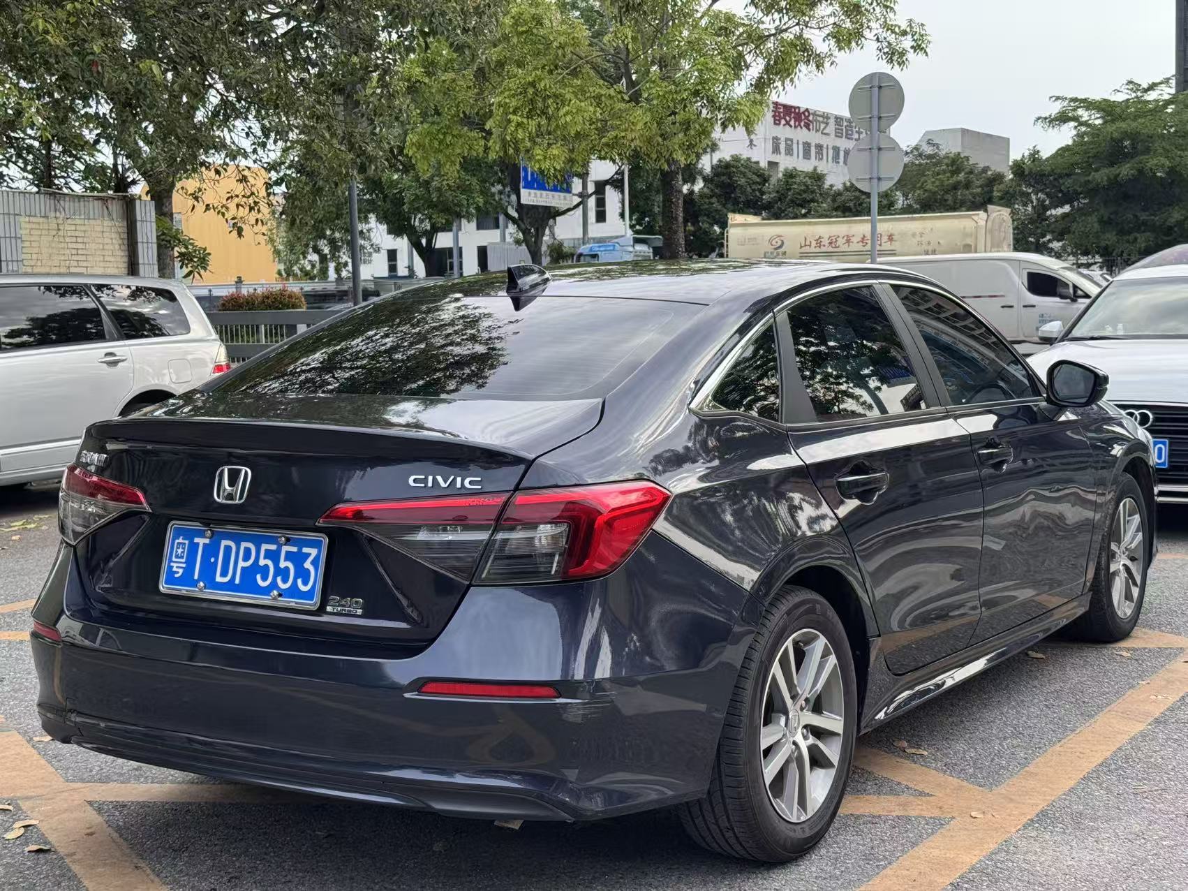Honda Civic 2023 front view - black