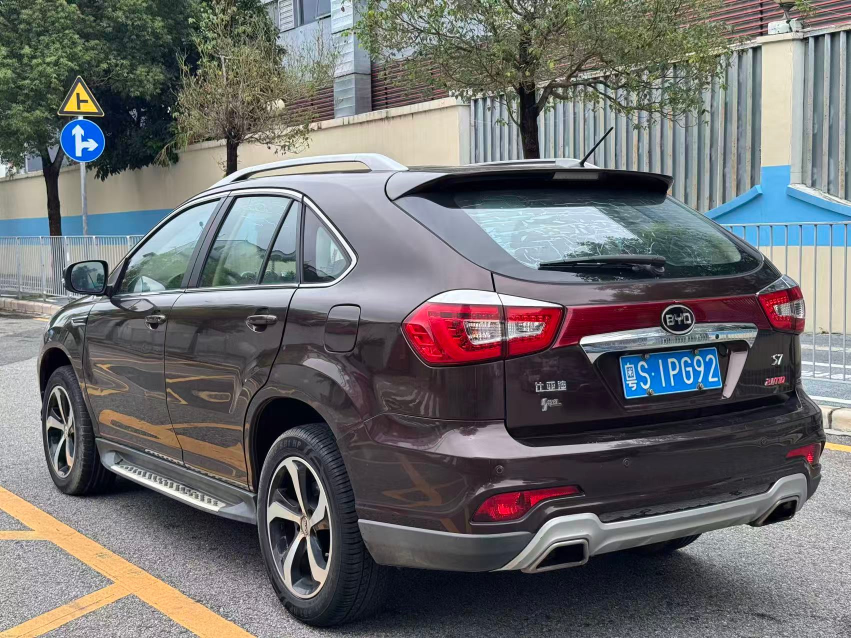 FOB Shenzhen Used 2016 BYD S7 Premium 2.0T Wet Dual Clutch 5-Door 7-Seater FWD Midsize SUV Low Mileage Export Car