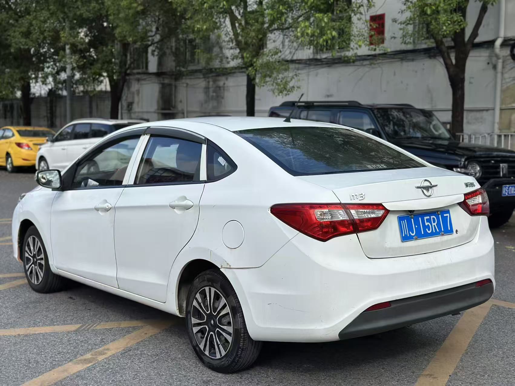 FOB Shenzhen Used 2016 Haima M3 Fashion 1.5L Manual 4-Door 5-Seater FWD Compact Sedan