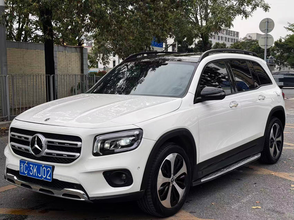 2023 Mercedes-Benz GLB 220 4MATIC - Front 3/4 view