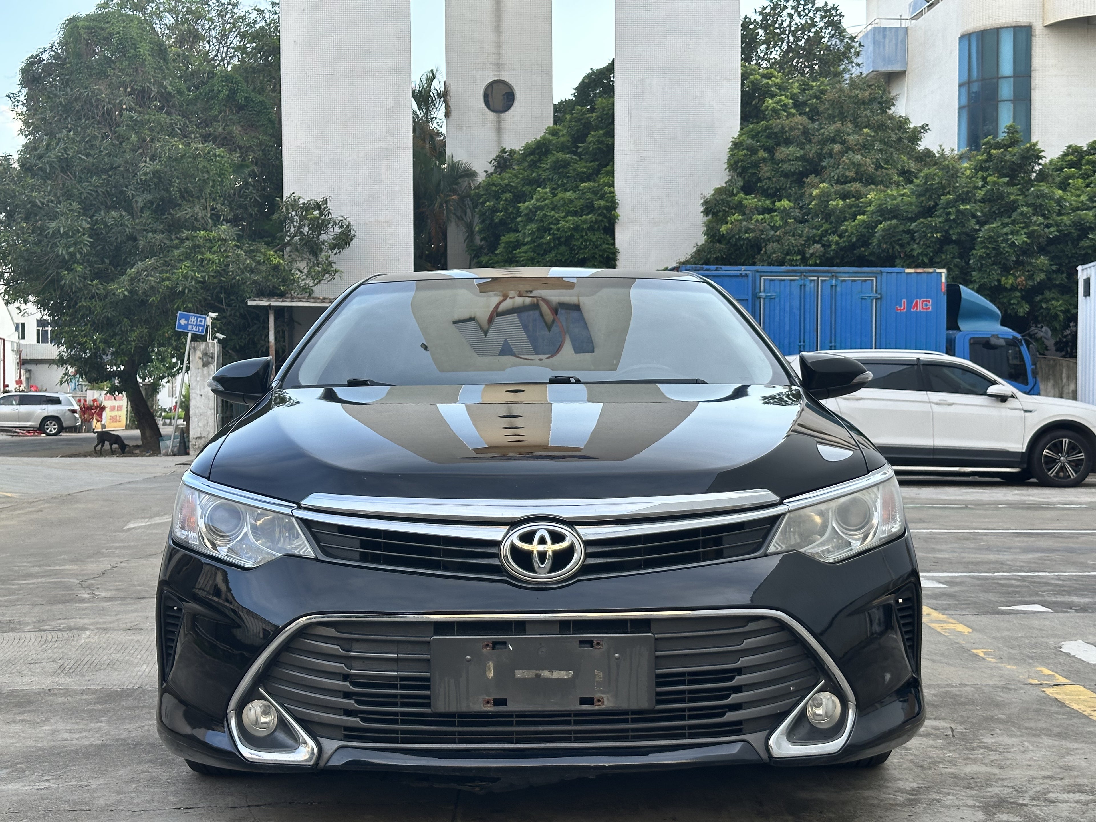 Toyota Camry 2015 front angle
