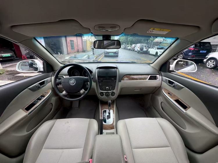 2015 Buick Excelle driver side interior and front seat