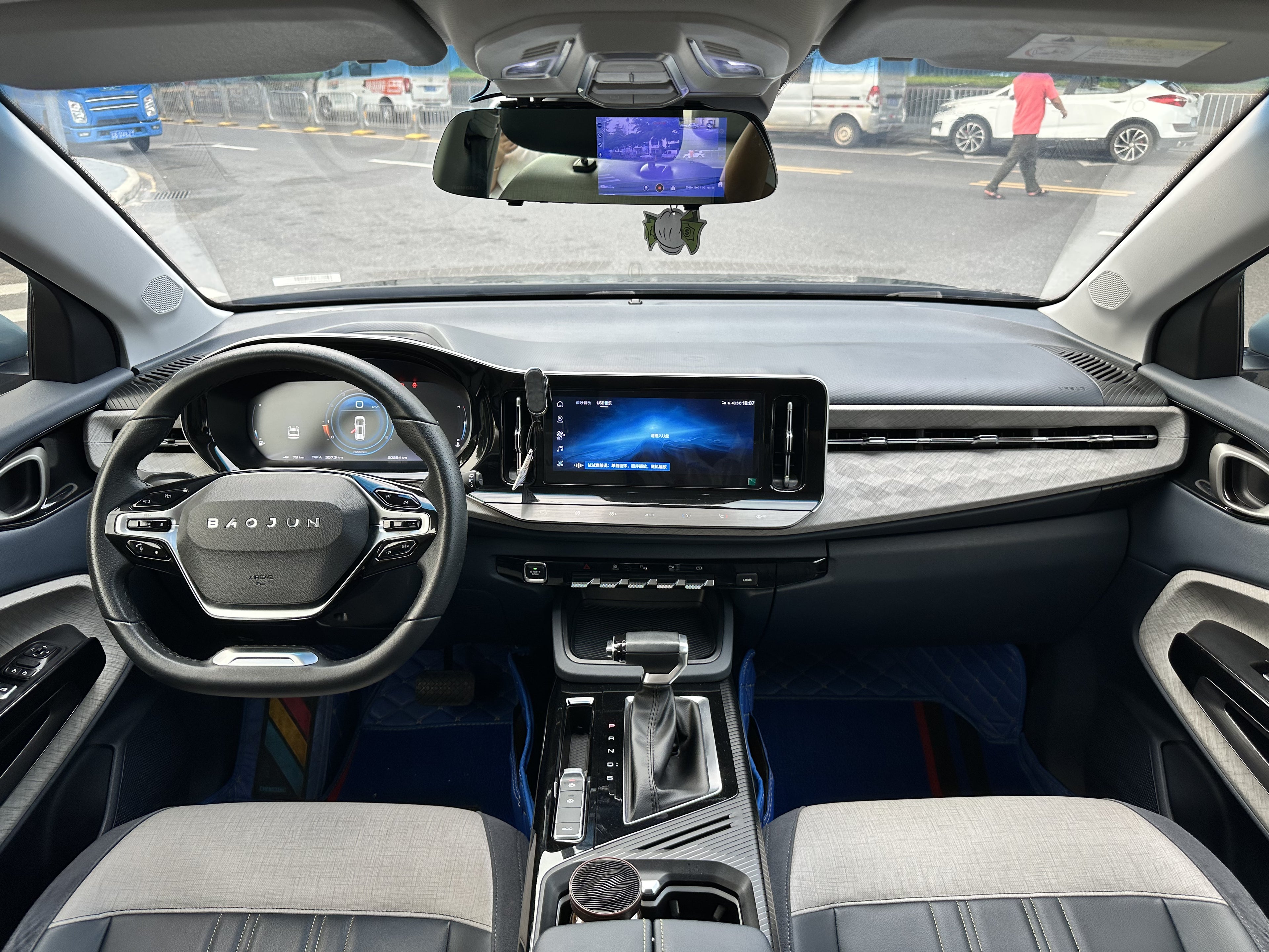 Baojun RM-5 front 3/4 view - blue exterior