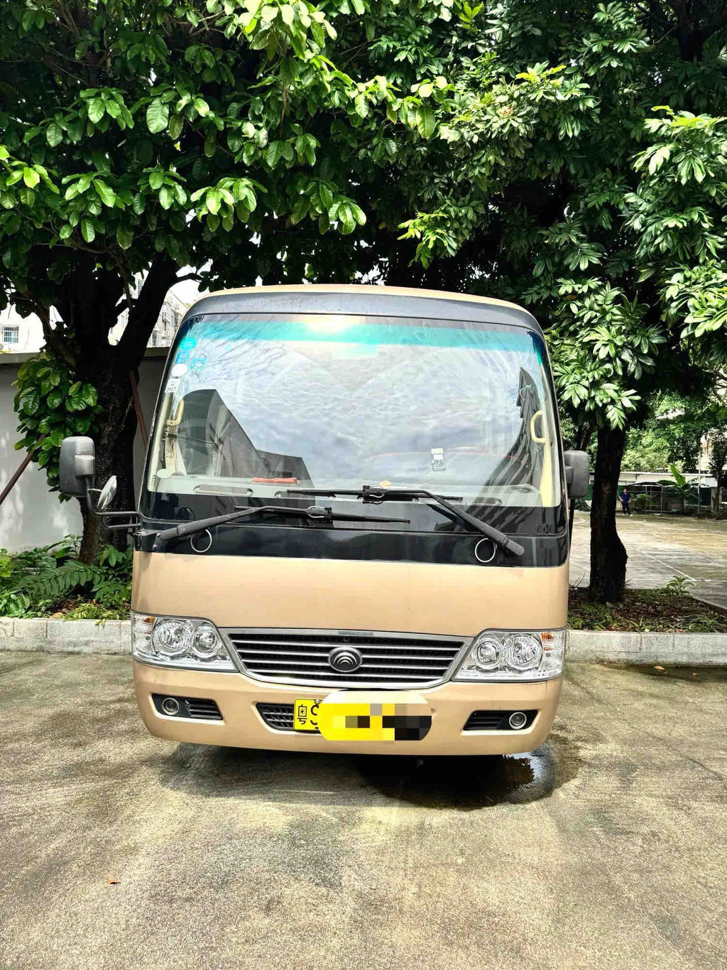Used 2012 Yutong Bus 3.0L Diesel Manual Passenger Coach For Export, 230,000km, Golden Color