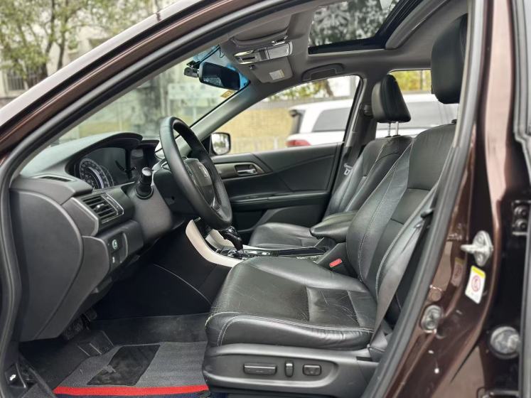 2015 Honda Accord front three-quarter view