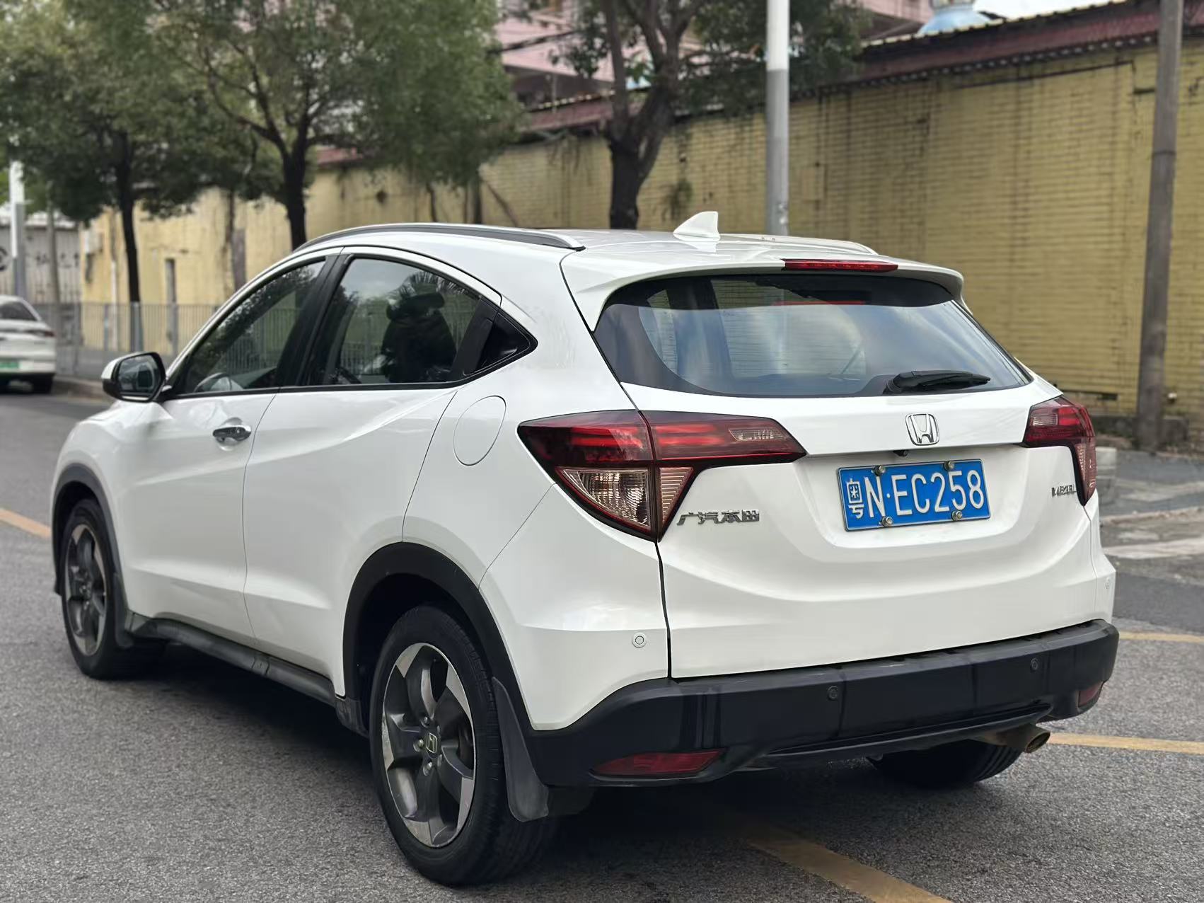 Honda Vezel 2017 - Rear right 3/4 view