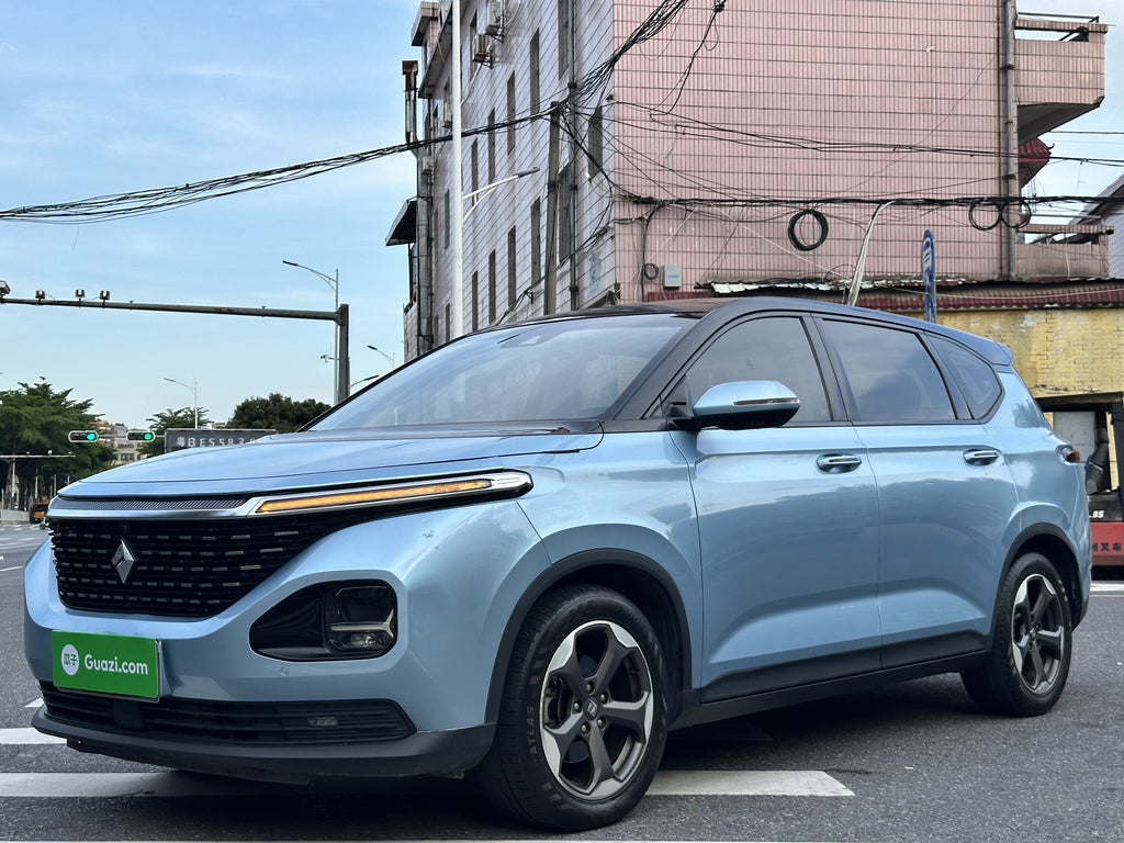 Baojun RM-5 rear 3/4 view