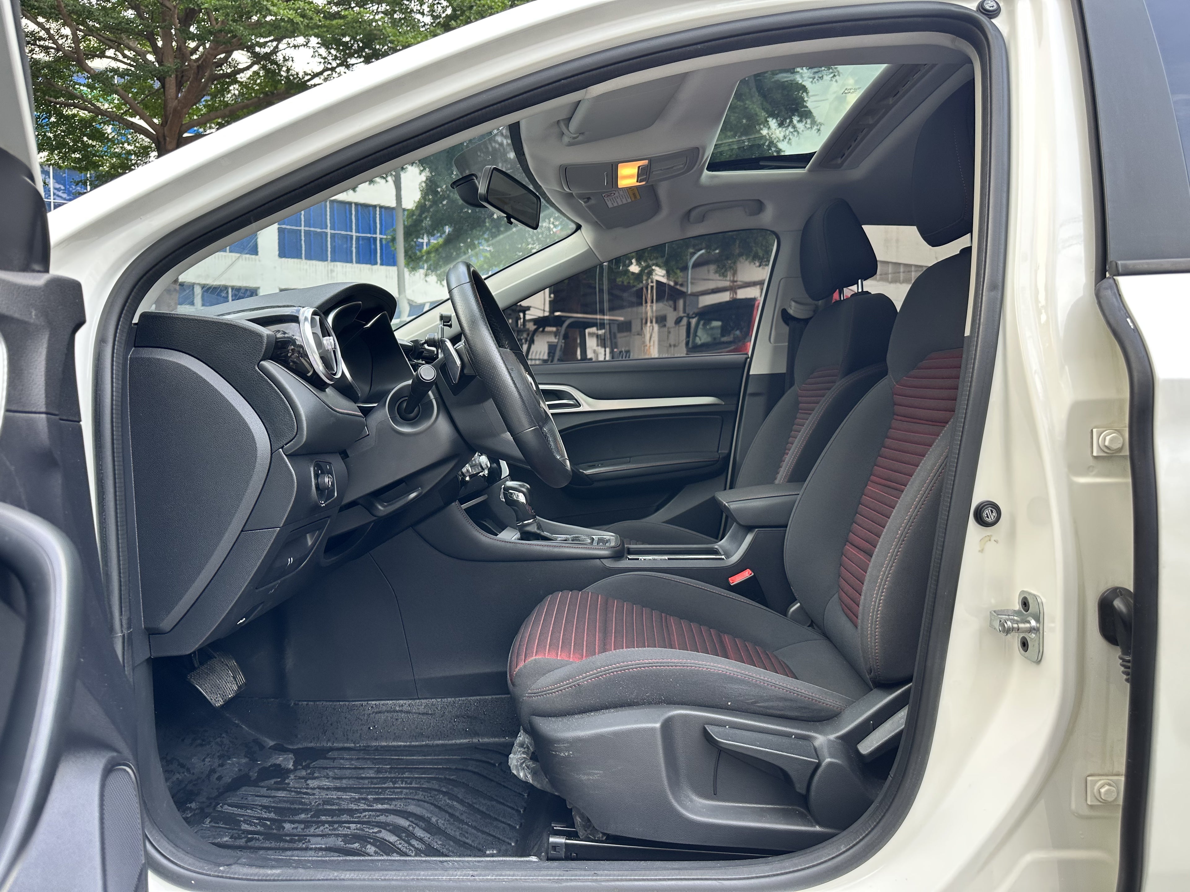 MG 6 2017 rear three-quarter view, white