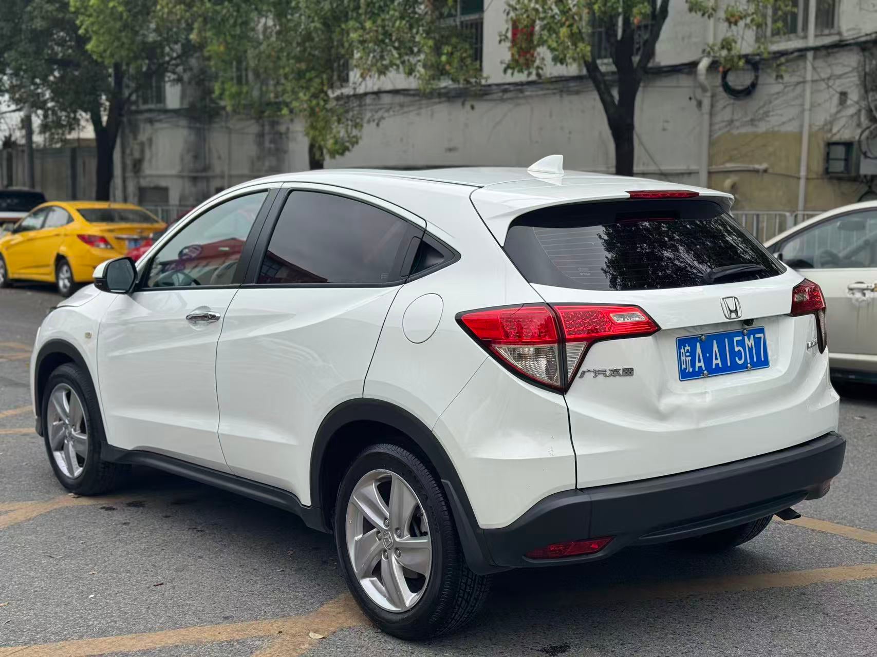 Honda Vezel rear exterior view