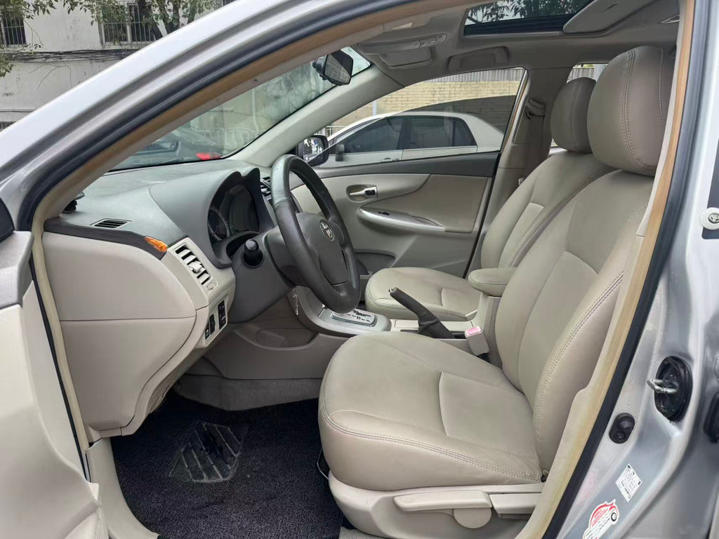 Toyota Corolla 2008 front three-quarter view – silver