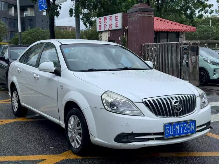 2015 Buick Excelle white sedan front three-quarter view angle 2