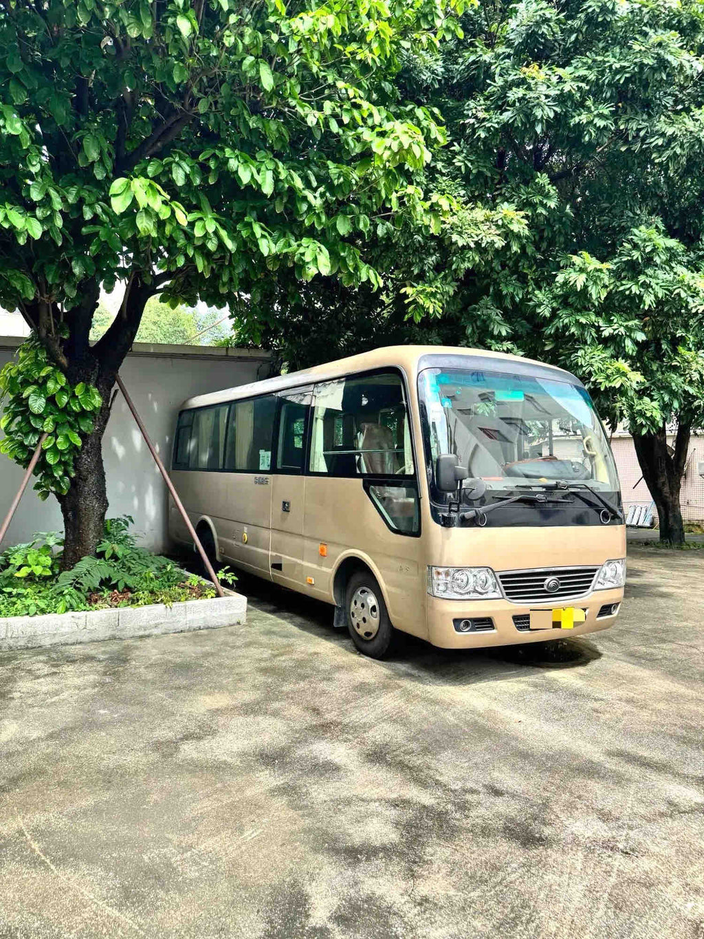 Used 2012 Yutong Bus 3.0L Diesel Manual Passenger Coach For Export, 230,000km, Golden Color