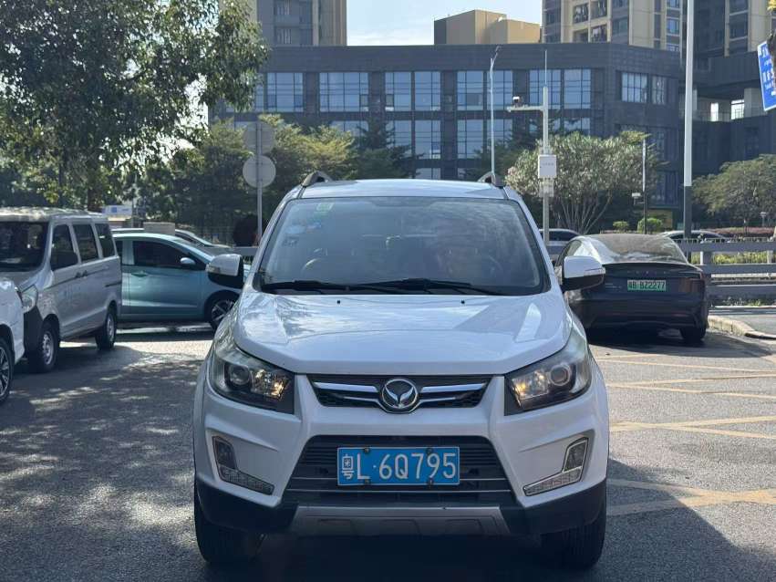 FOB Shenzhen Used 2015 BAIC Huansu S3 Luxury 1.5L Manual 5-Door 7-Seater RWD Compact SUV National V Emission Cheap Export Car