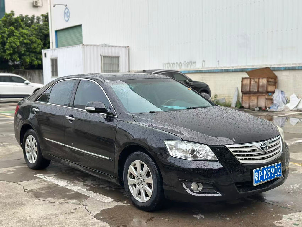 Toyota Camry 240G front three-quarter view black