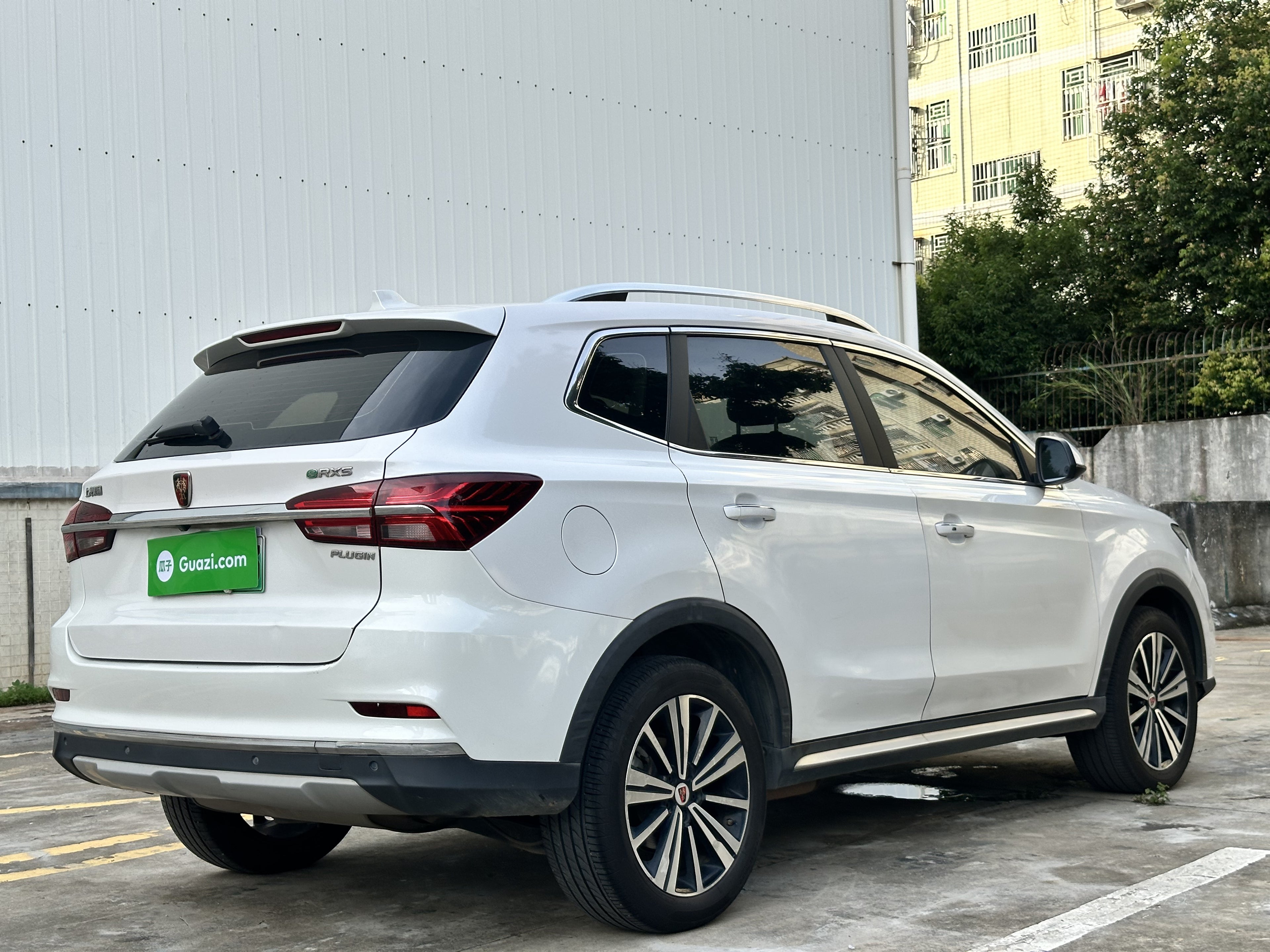 Roewe eRX5 exterior front angle silver