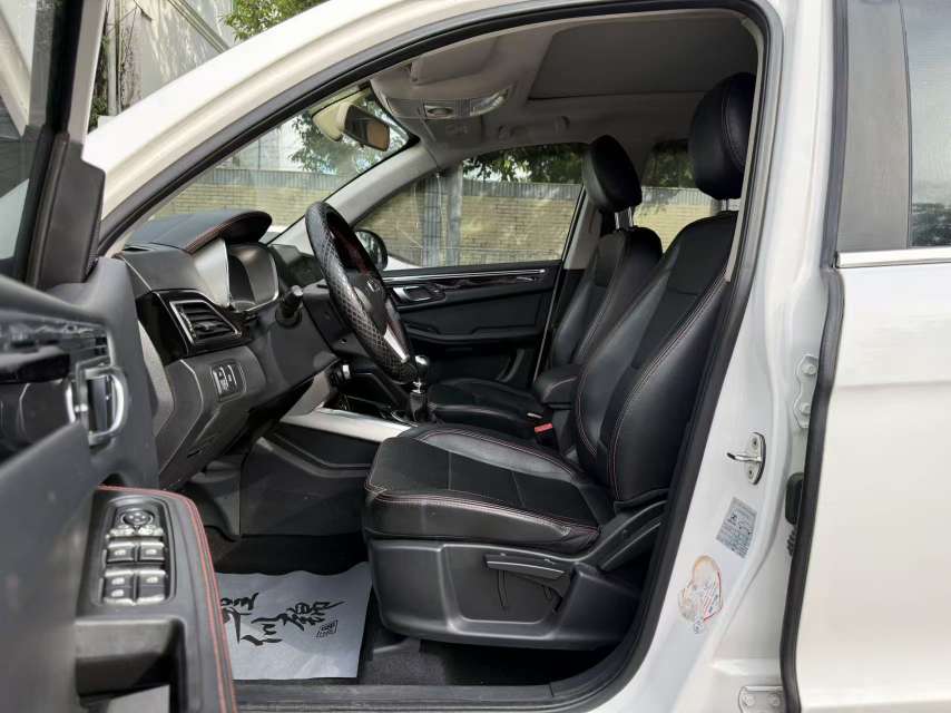 Used 2015 Zotye Domy X5 1.5T Manual Premium Compact SUV, 96,800 KM, 5-Seater Petrol SUV for Export
