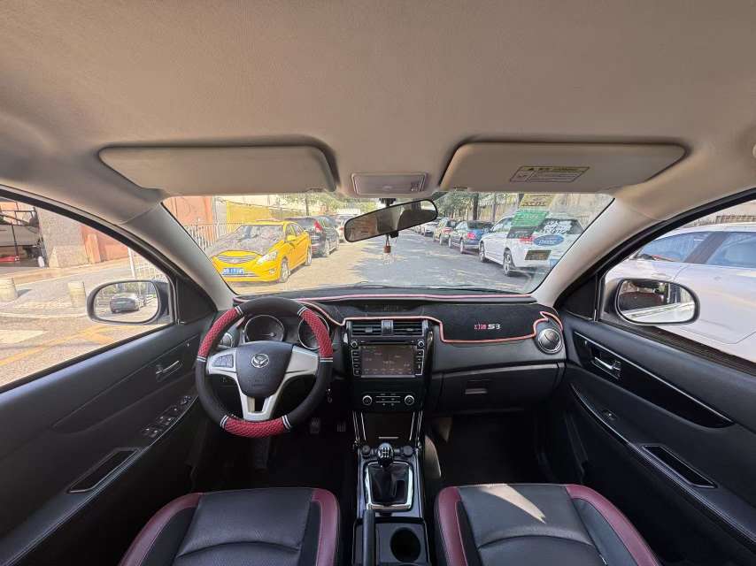 FOB Shenzhen Used 2015 BAIC Huansu S3 Luxury 1.5L Manual 5-Door 7-Seater RWD Compact SUV National V Emission Cheap Export Car
