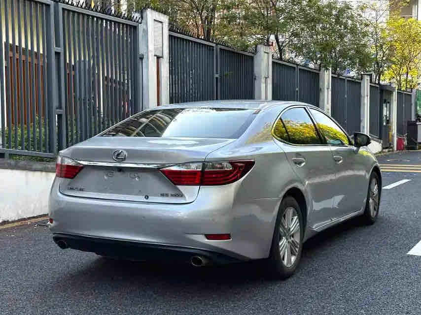 Used 2013 Lexus ES250 2.5L Elite Saloon