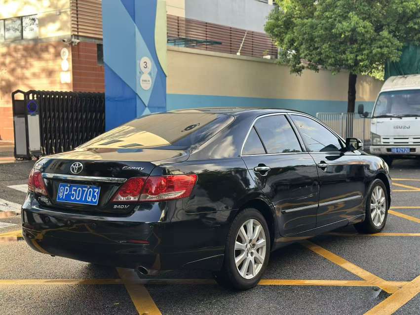 2007 Toyota Camry - Front angle view