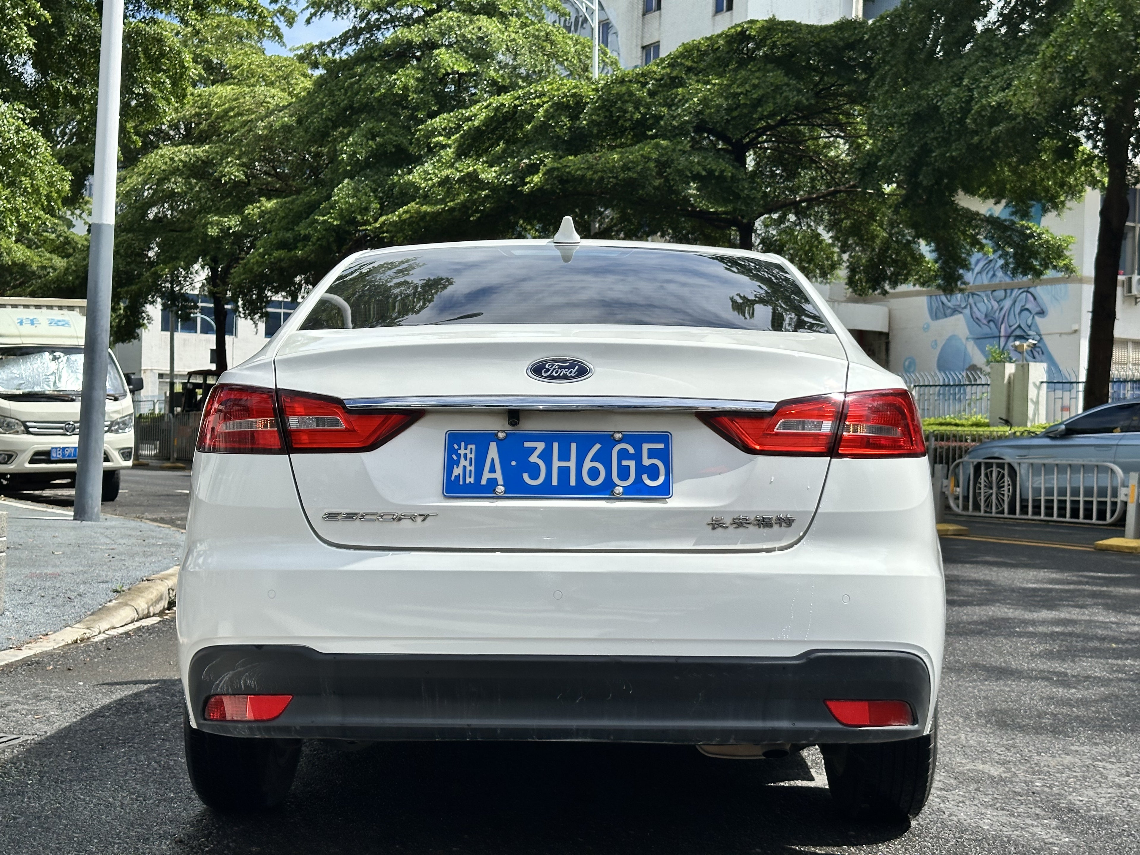 FOB Shenzhen Used 2016 BYD S7 Premium 2.0T Wet Dual Clutch 5-Door 7-Seater FWD Midsize SUV Low Mileage Export Car