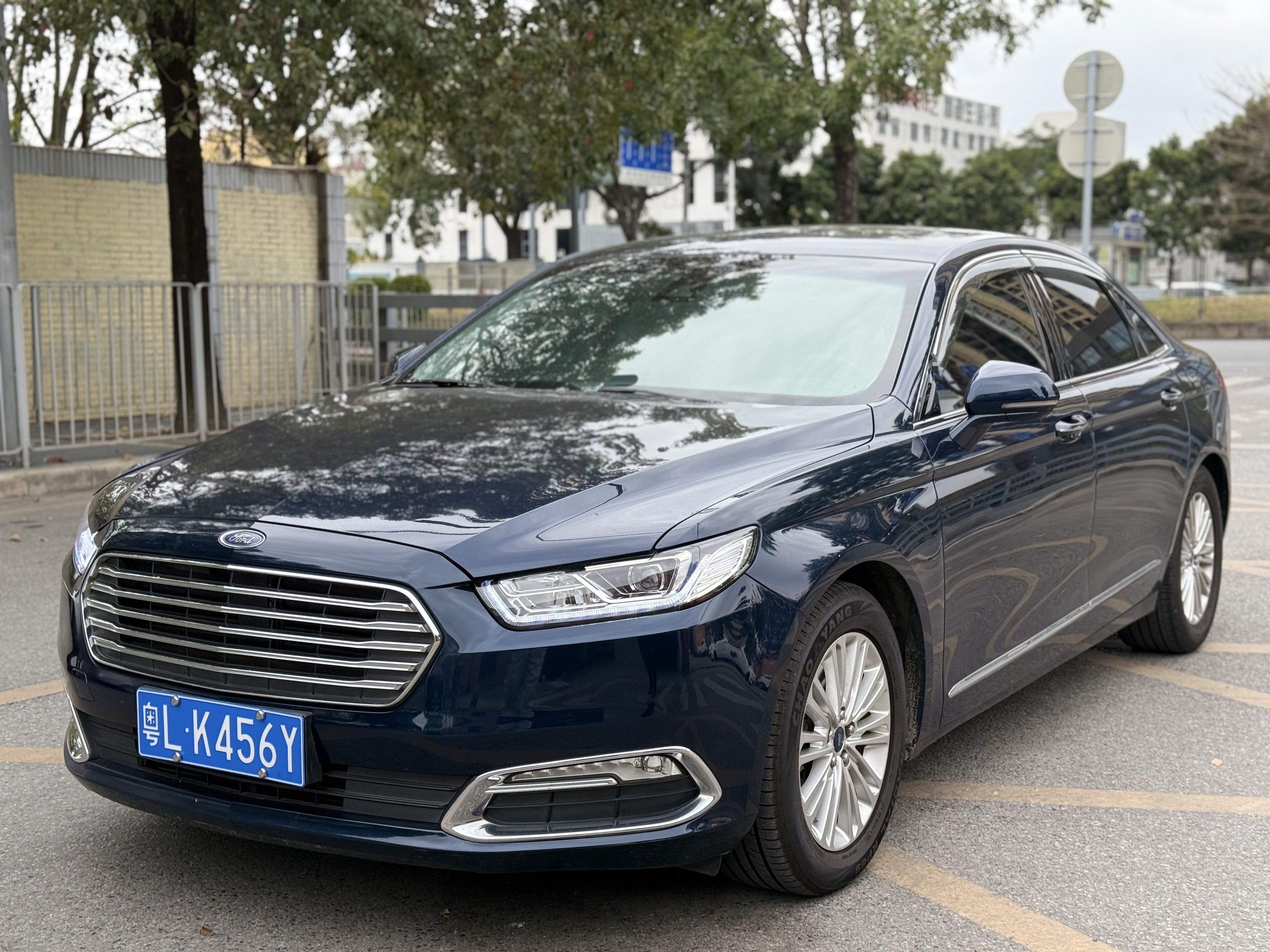 2015 Ford Taurus EcoBoost 245 - Rear view