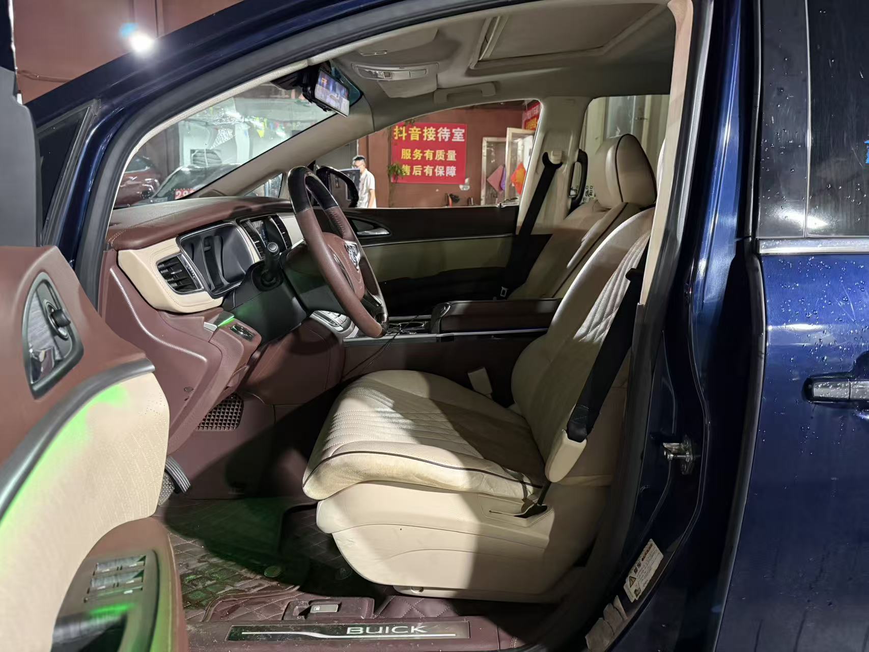 2017 Buick GL8 25S - Rear exterior view showing body condition