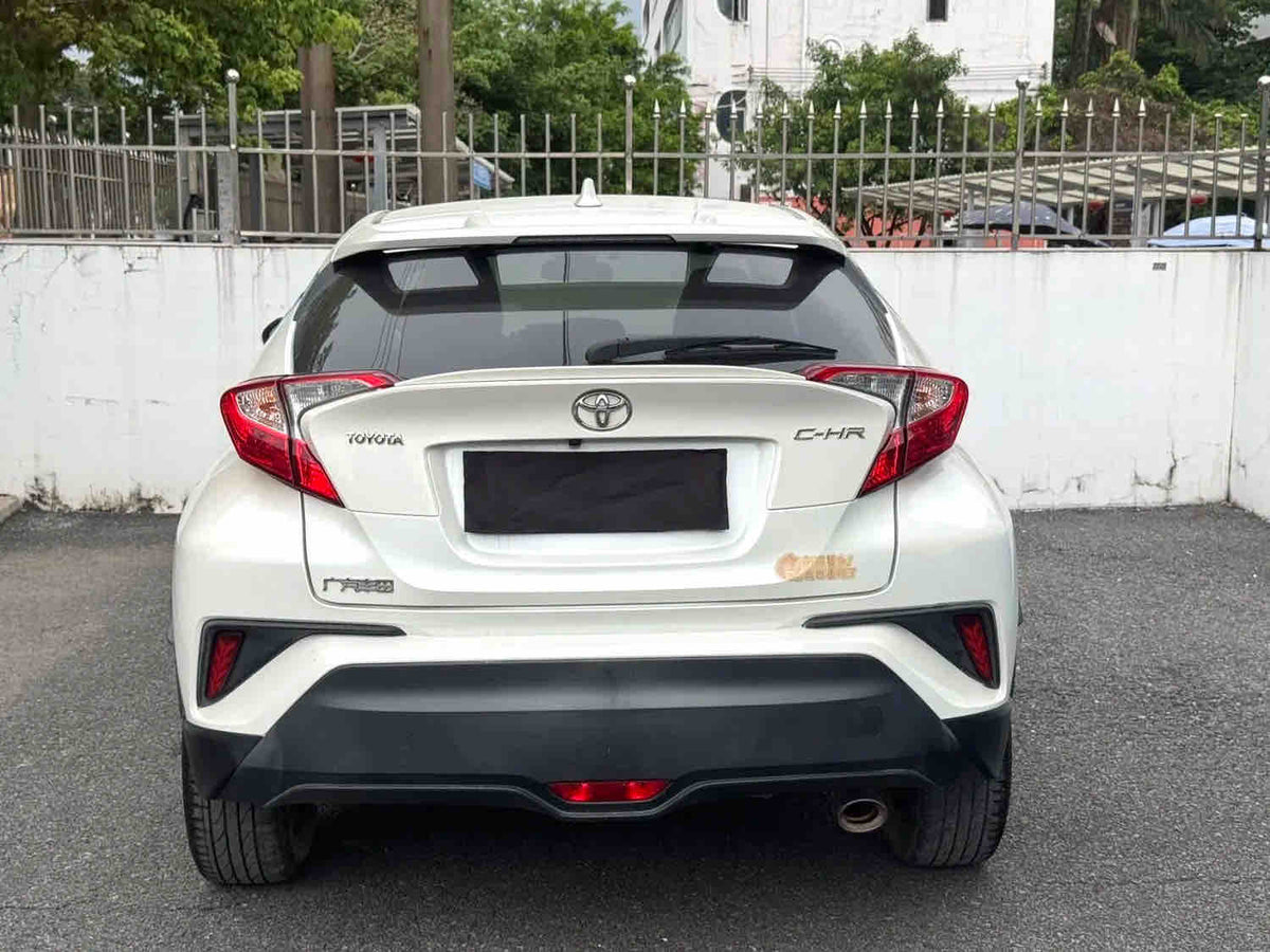 Used Toyota C-HR 2020 2.0L Leading Edition Automatic SUV, White, 50,000km, LHD, FOB Shenzhen For Export