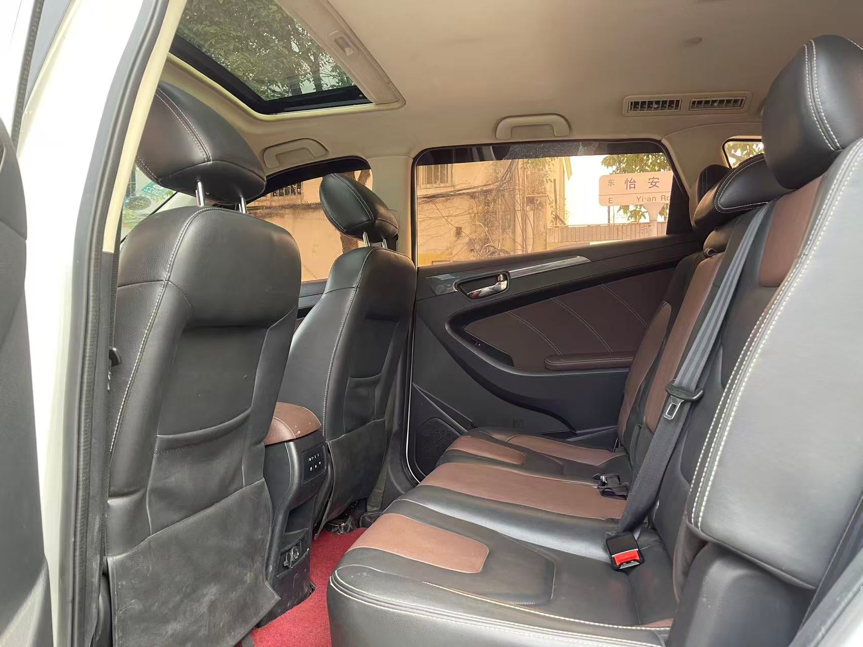 Dongfeng Fengguang 580 2017 driver side rear three-quarter view
