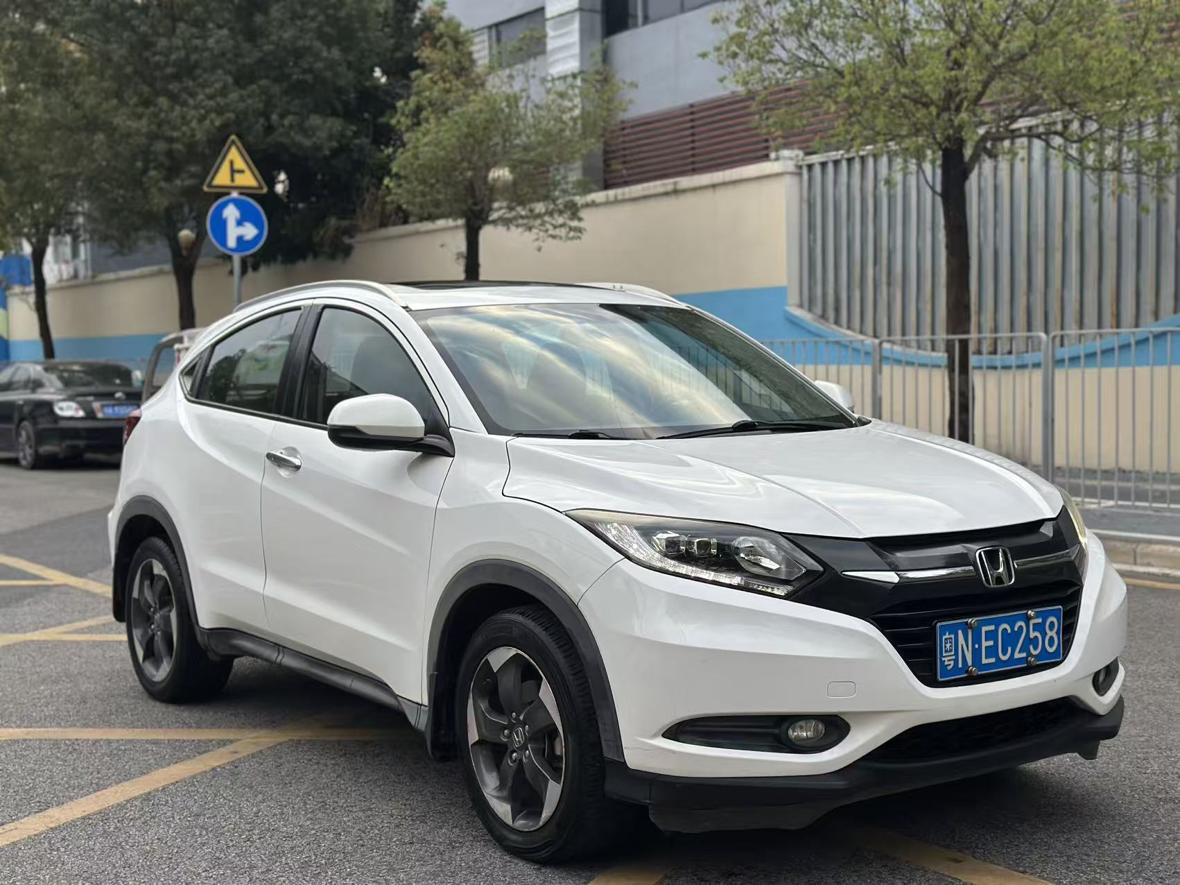 Honda Vezel 2017 - Front left 3/4 view