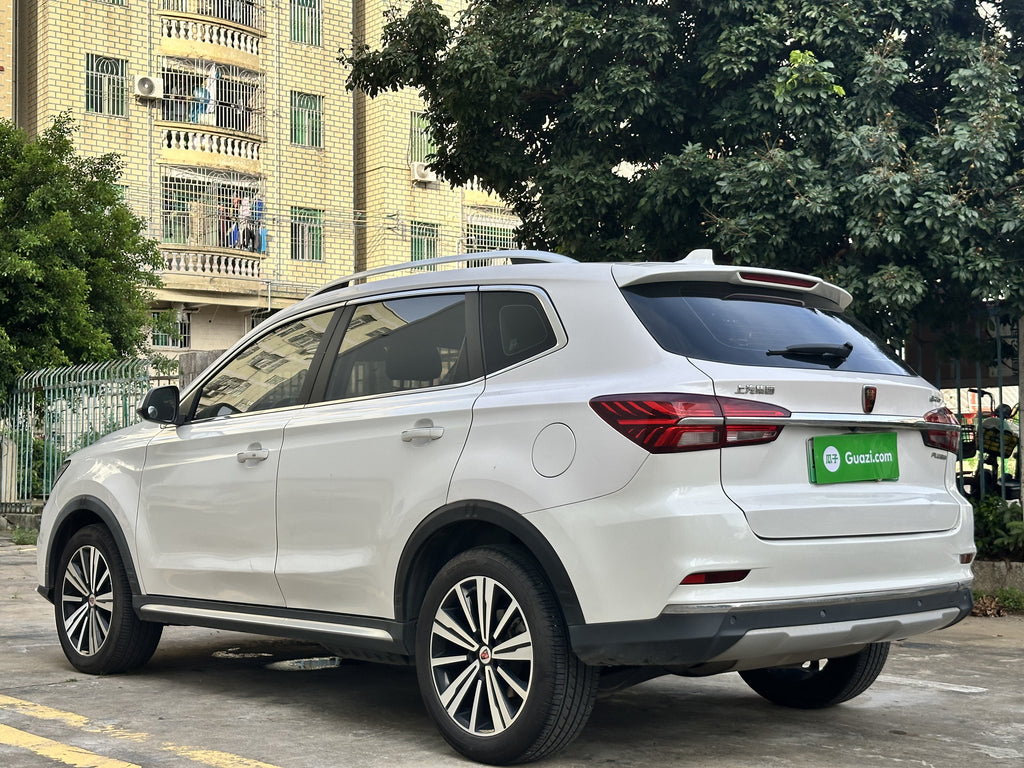 Roewe eRX5 rear exterior view PLUGIN badge