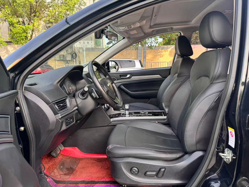 Haval H6 2019 front three-quarter view, black exterior