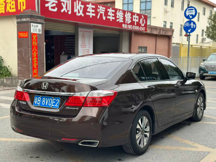 2015 Honda Accord front three-quarter view 2