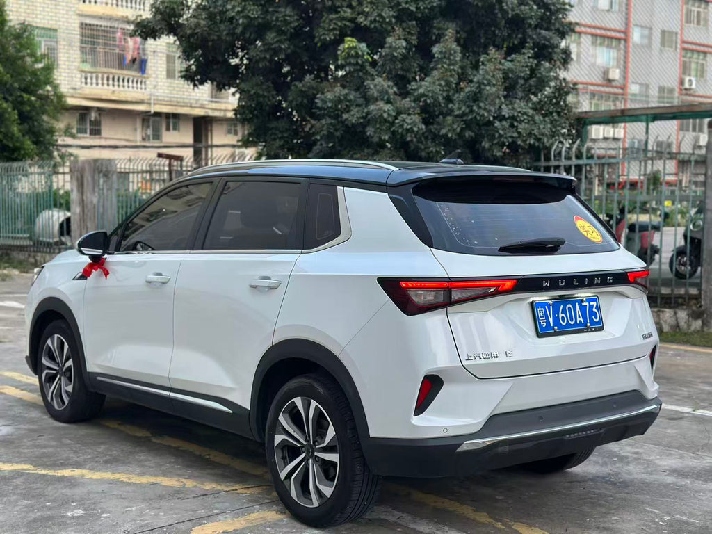 2021 Wuling Xingchen white SUV front 3/4 view