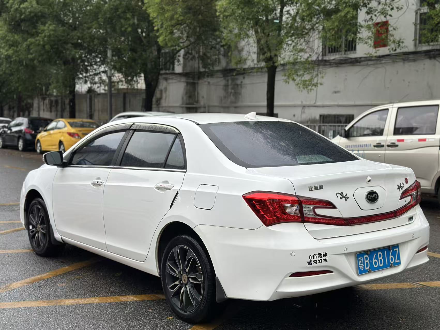 FOB Shenzhen Used 2015 BYD Qin New Energy Dual Crown Flagship Plus 1.5T PHEV Sedan | 70KM EV Range LFP Battery Export Ready