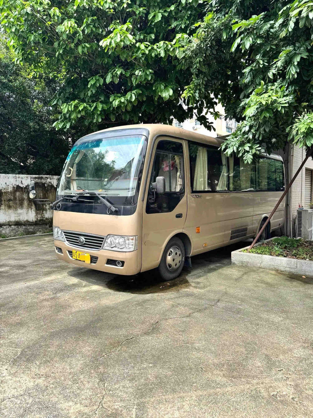 Used 2012 Yutong Bus 3.0L Diesel Manual Passenger Coach For Export, 230,000km, Golden Color