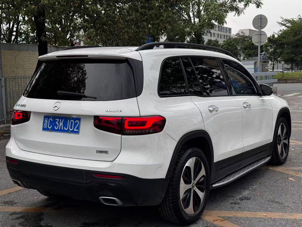 2023 Mercedes-Benz GLB 220 4MATIC - Side view