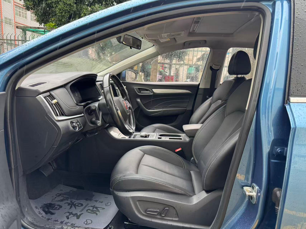 Used 2017 Roewe i6 PHEV Blue Sedan - Front 3/4 View 2
