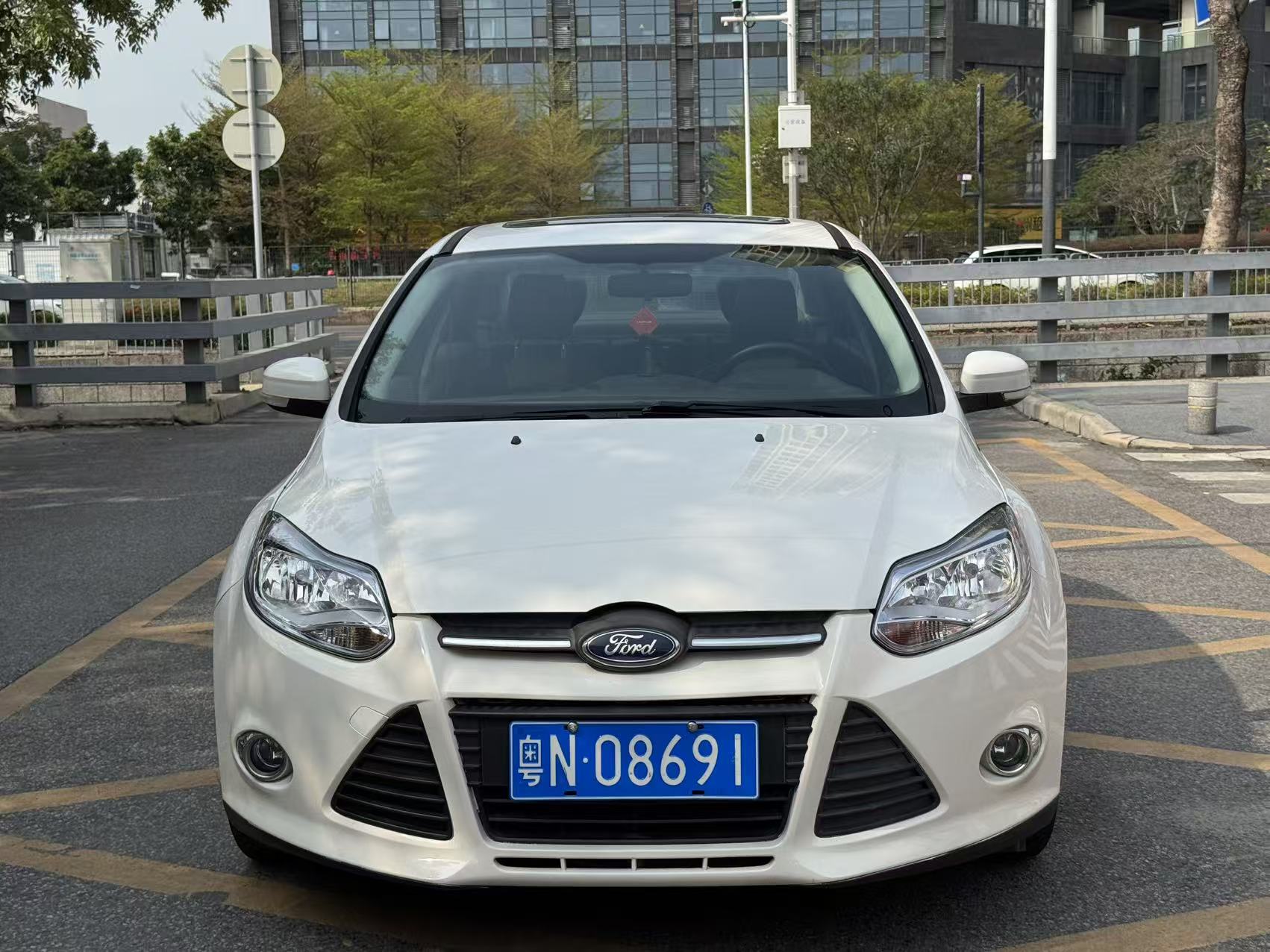 Ford Focus 2012 front view - white compact sedan FOB Shenzhen export