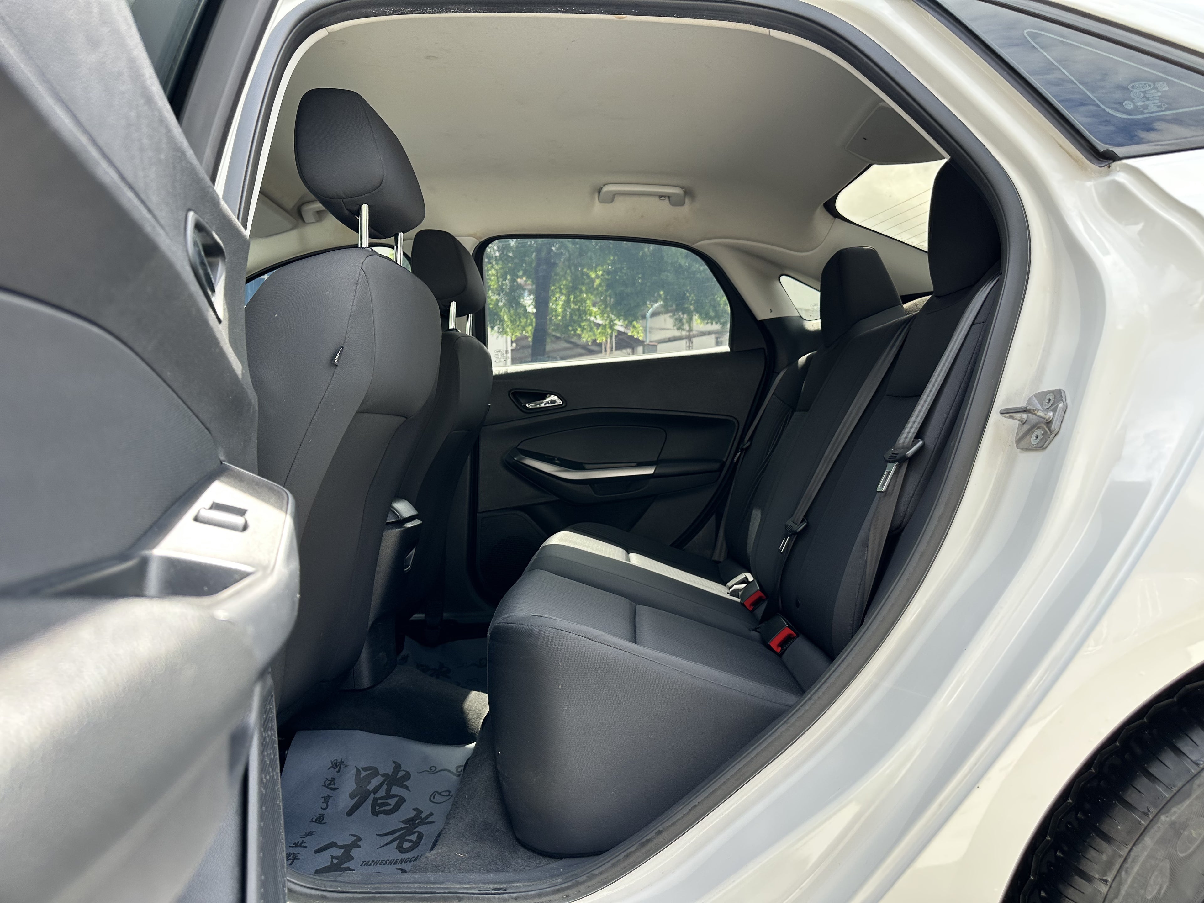 Used 2019 Ford Focus interior front seats