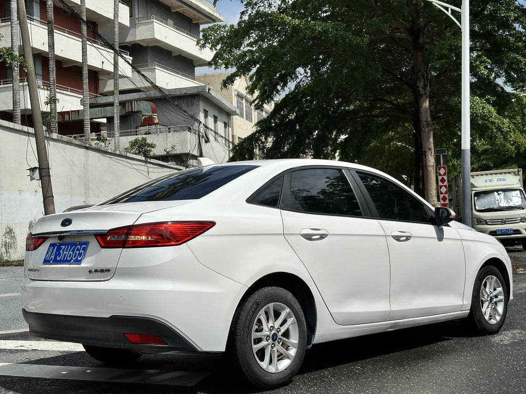 Used 2019 Ford Focus dashboard and center console