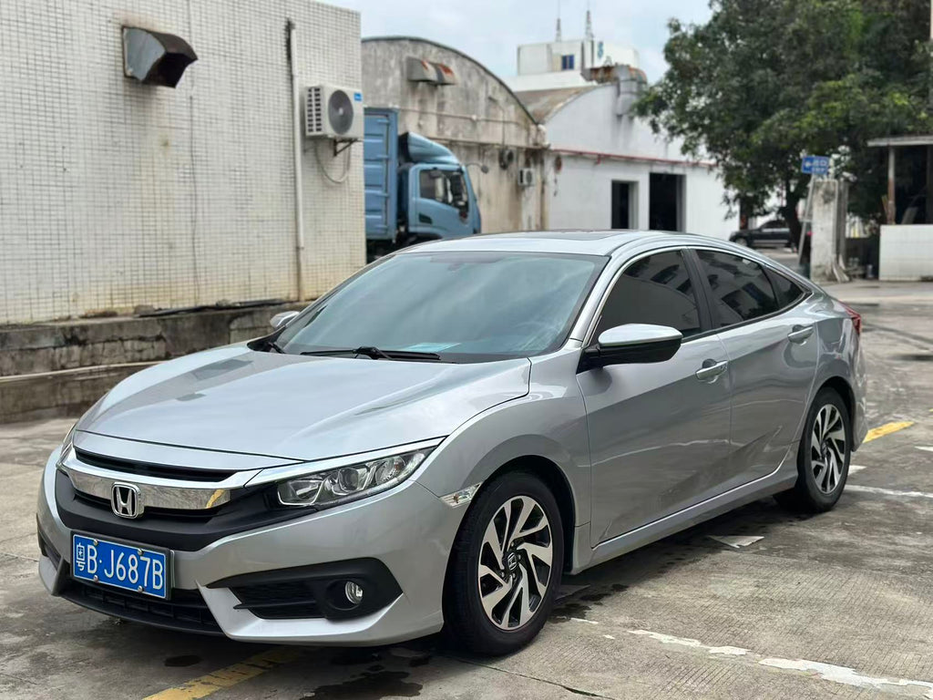 Honda Civic 2016 front three-quarter view