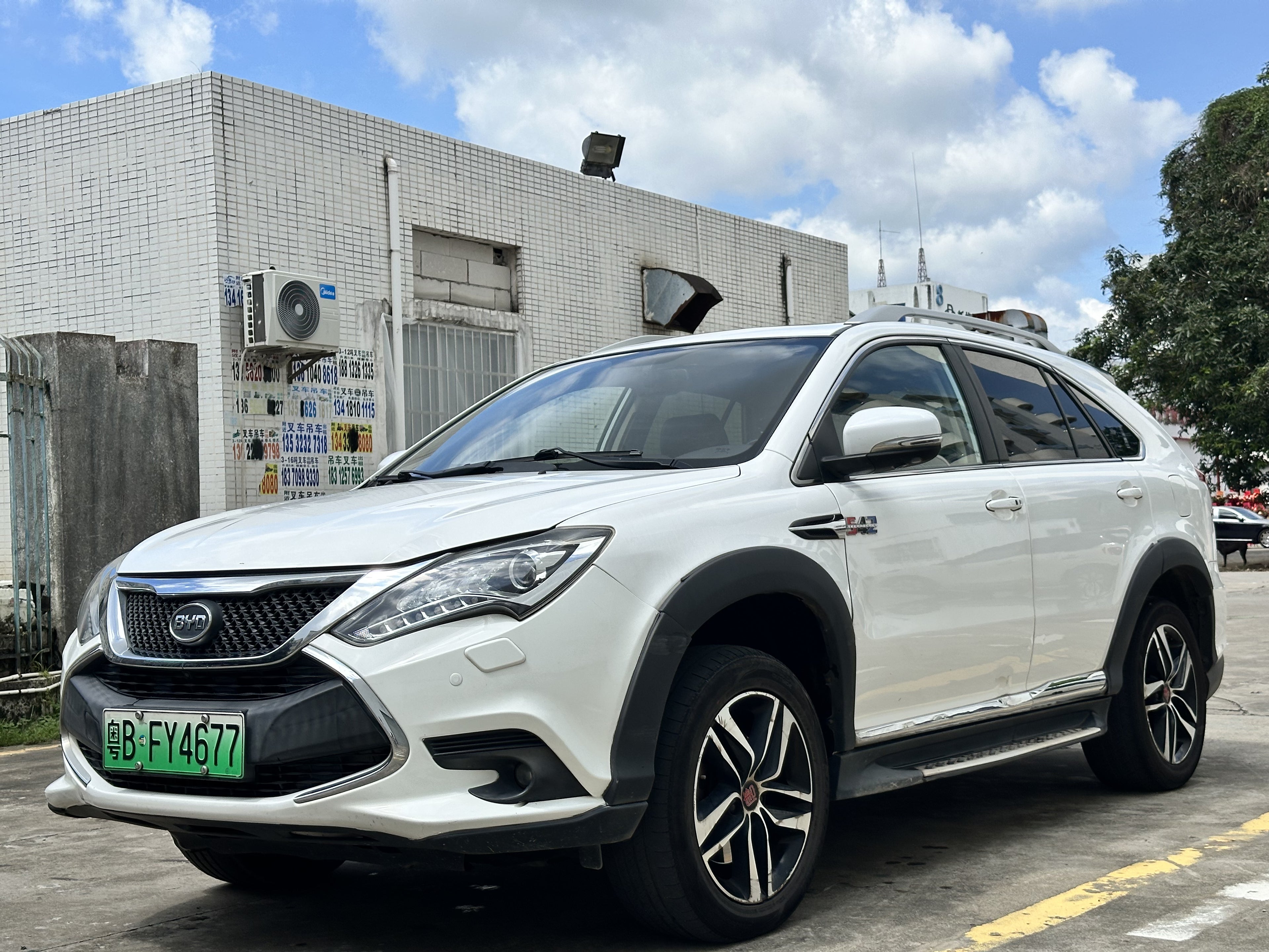 BYD Tang 2015 PHEV – Rear 3/4 view