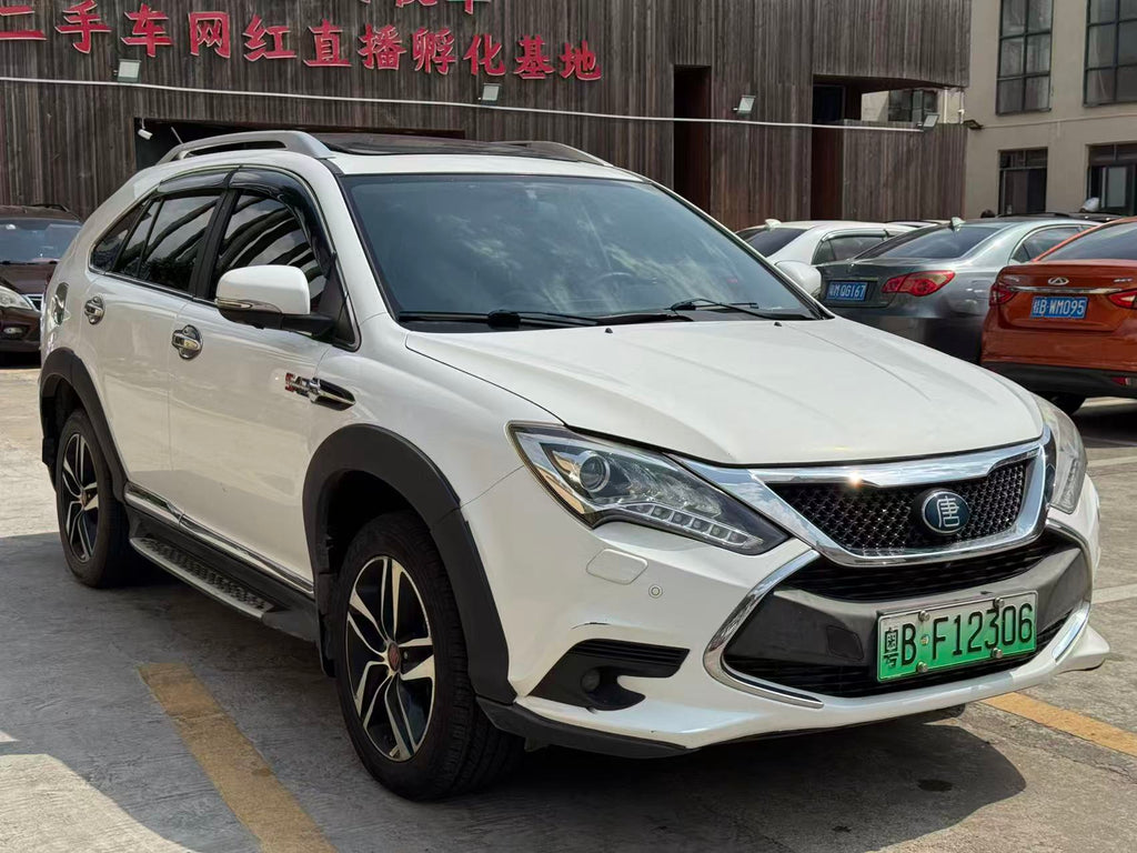 BYD Tang 2015 - Rear view, green new energy plate