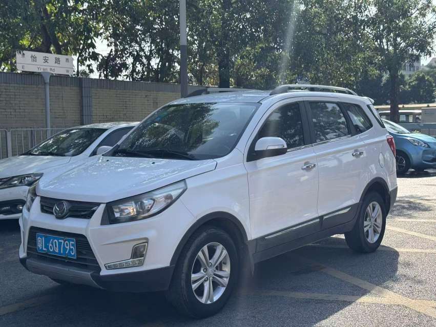 FOB Shenzhen Used 2015 BAIC Huansu S3 Luxury 1.5L Manual 5-Door 7-Seater RWD Compact SUV National V Emission Cheap Export Car