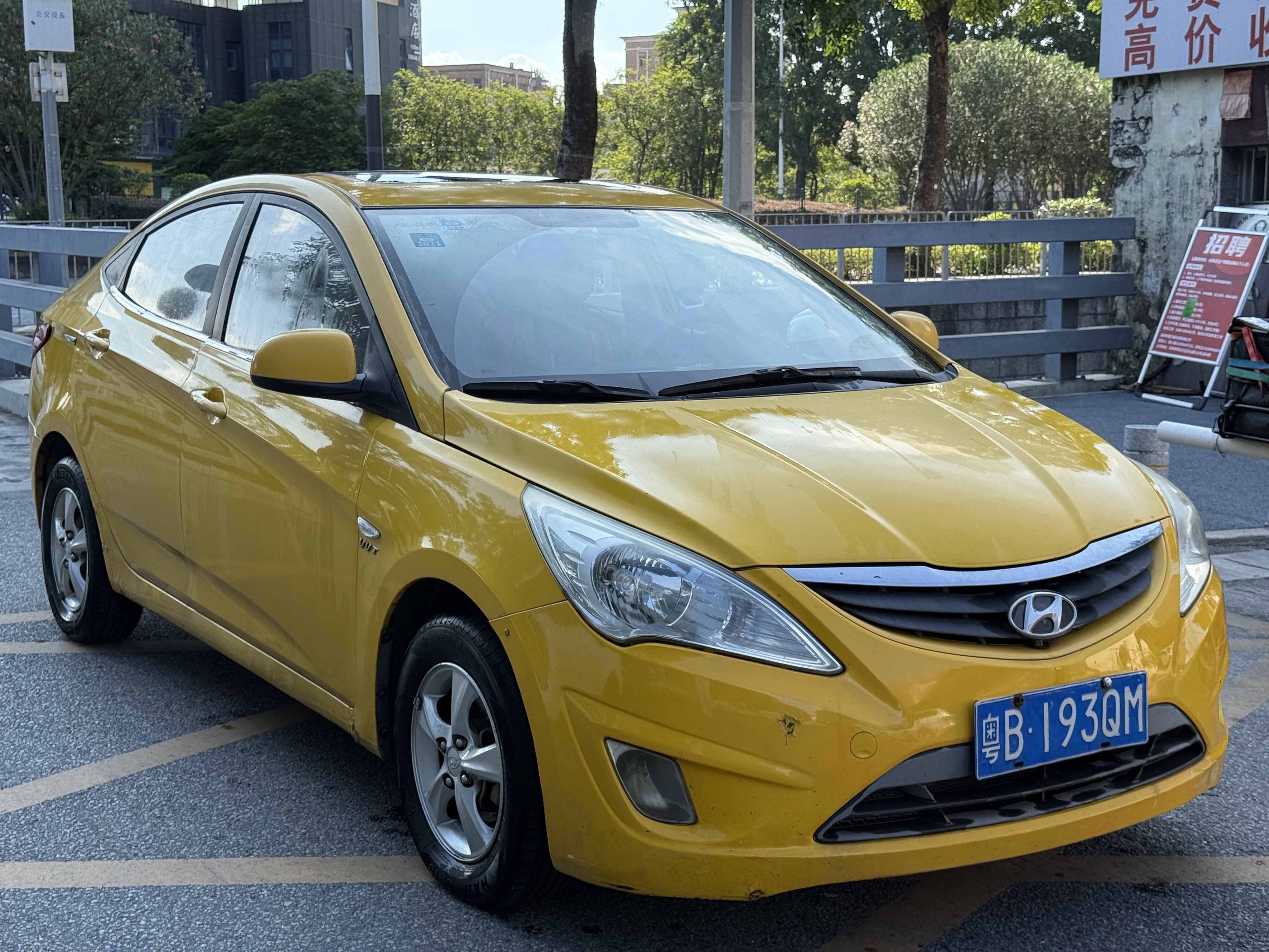 2010 Hyundai Verna Yellow Sedan - Front 3/4 View 2
